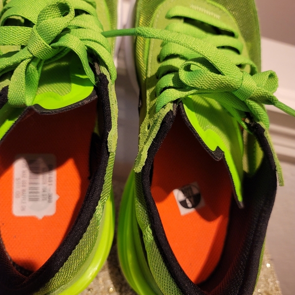 Nike - Picture 6 of 8